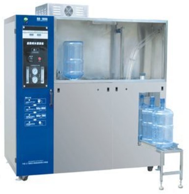 Interior jug cleaning station